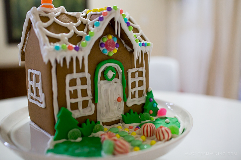 team-wiking-gingerbread-house-10