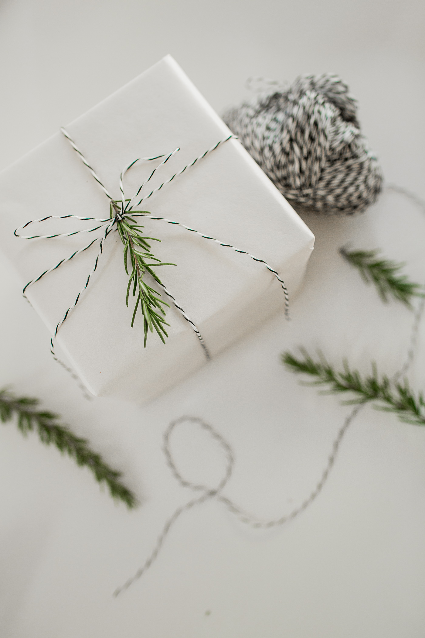Gift wrapping tips & tricks for Christmas. Includes a how-to for tying the perfect bow!