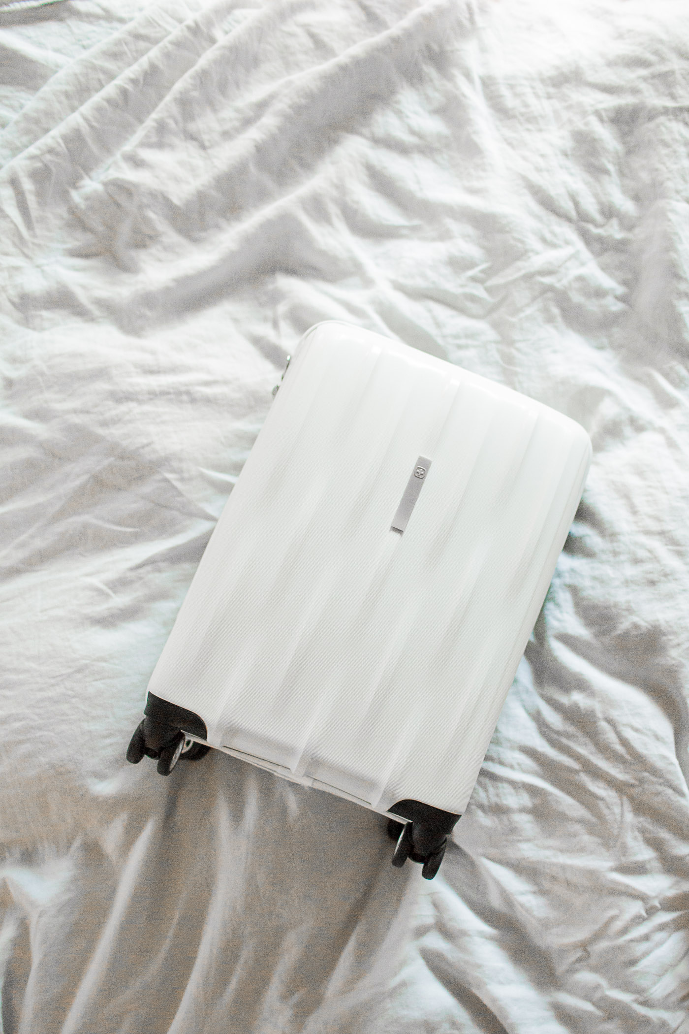 The Travel Light Method by Jessica Doll. Learn to pack for any trip in a single carry on suitcase. #packinglight #travellight #minimalism 