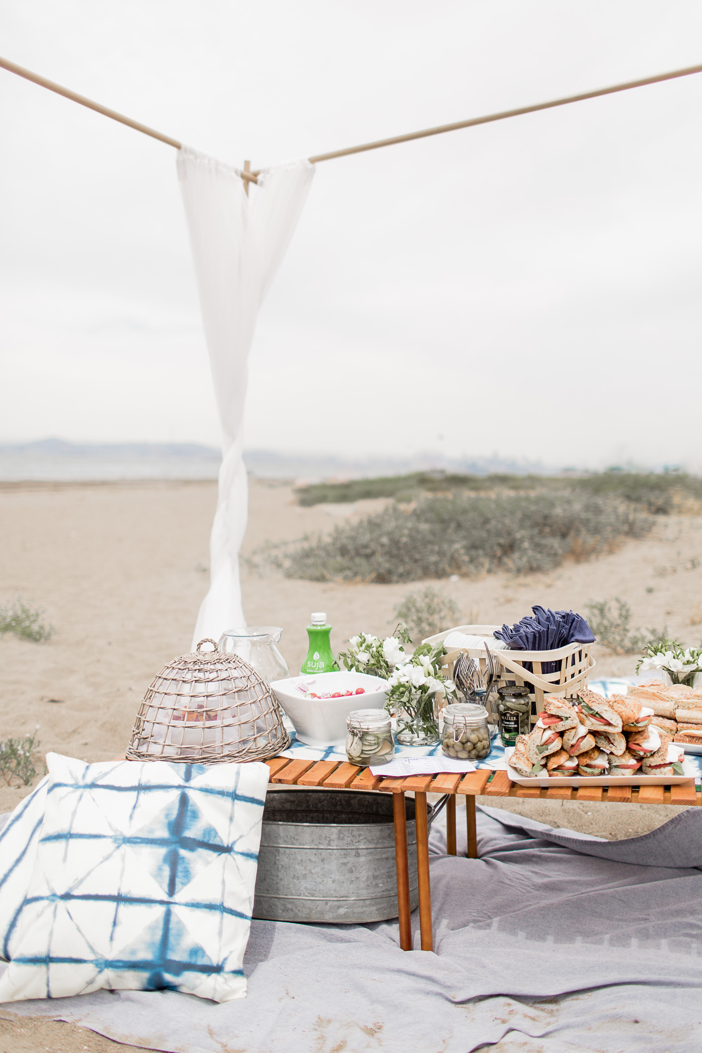 A Midsummer Beach Picnic, by The Blog Exchange. Featured on Hej Doll. Inspired by the beach, indigo tones, and a love for good food.