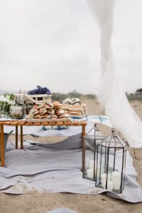A Midsummer Beach Picnic, by The Blog Exchange. Featured on Hej Doll. Inspired by the beach, indigo tones, and a love for good food.