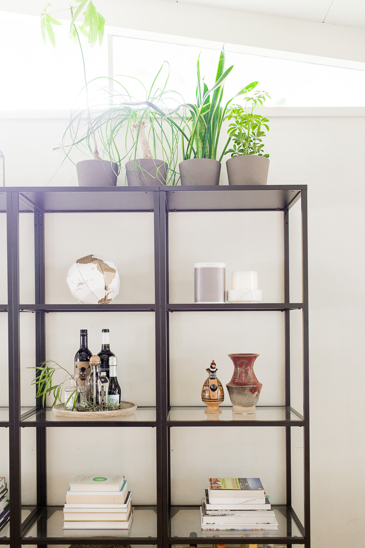 Easy steps to style a shelf, featuring my Ikea Vittsjö shelves.