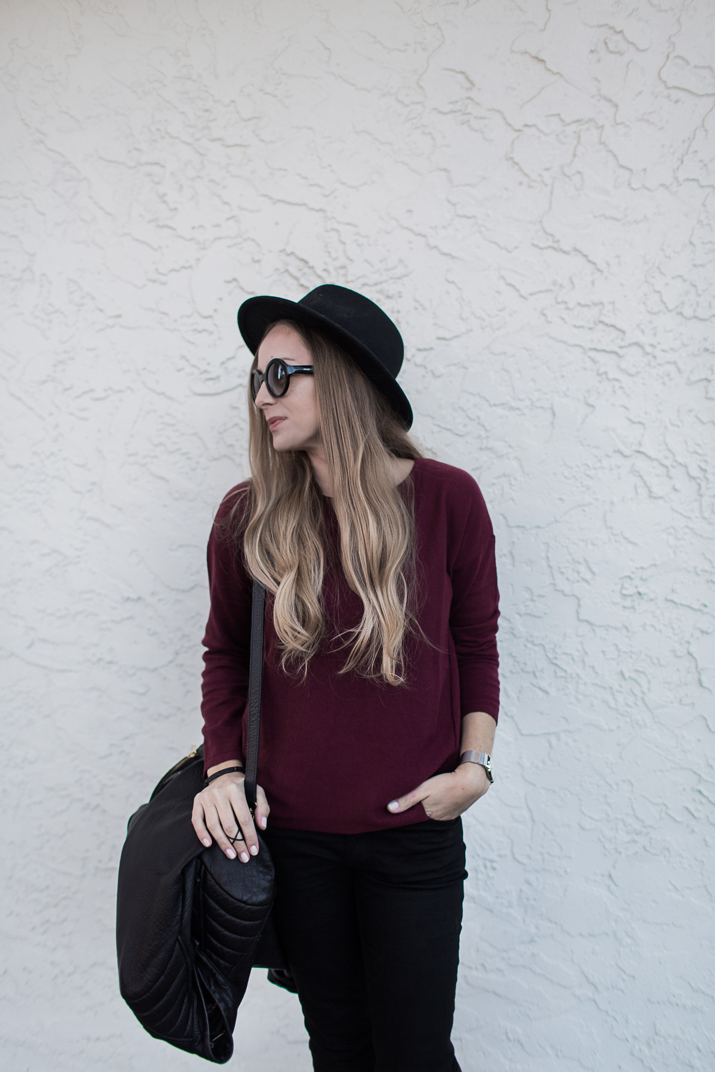 Black skinny denim in a casual outfit. 3 outfits featuring black skinny denim.