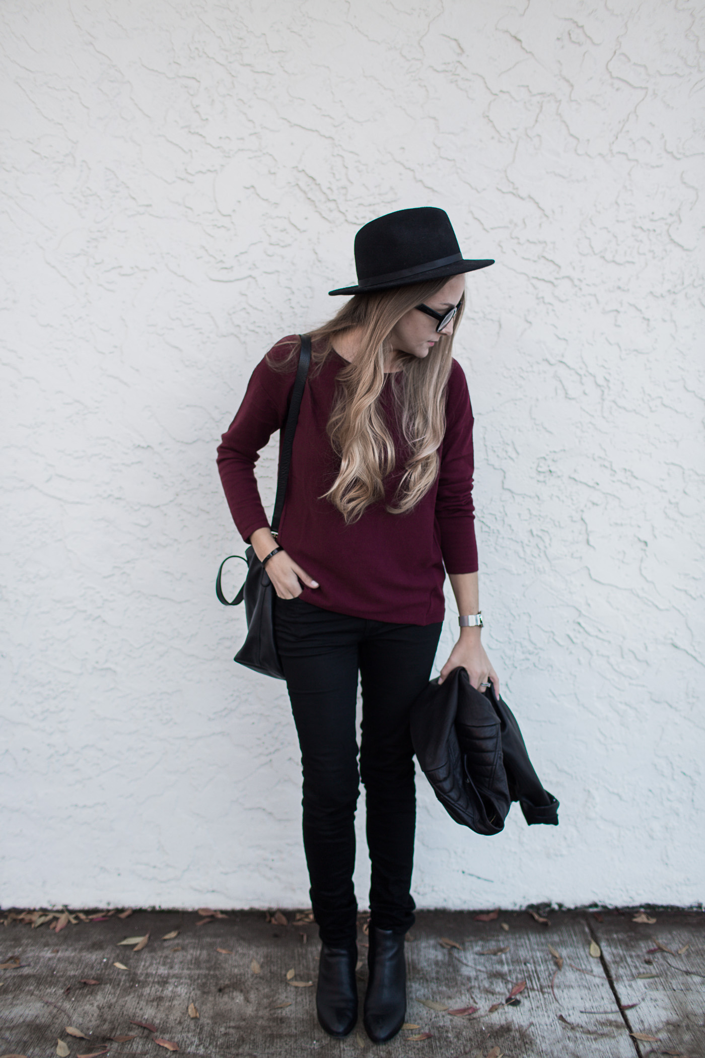 Black skinny denim in a casual outfit. 3 outfits featuring black skinny denim.