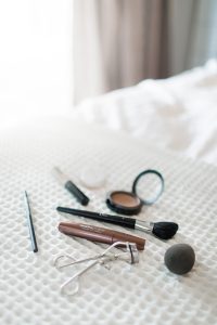 What's in my bag? Minimal travel makeup, the 5 makeup products I took with me to Paris.
